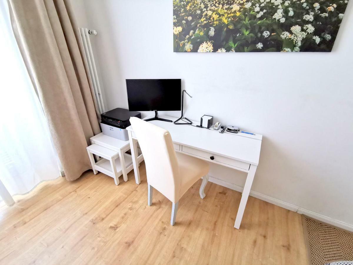 ברלין Gastein By Rockchair Apartments L Superhost Status L 2 Bedrooms Boxspringbeds 1,5 Bathrooms - Cozy Family & Business Flair Welcomes You! מראה חיצוני תמונה
