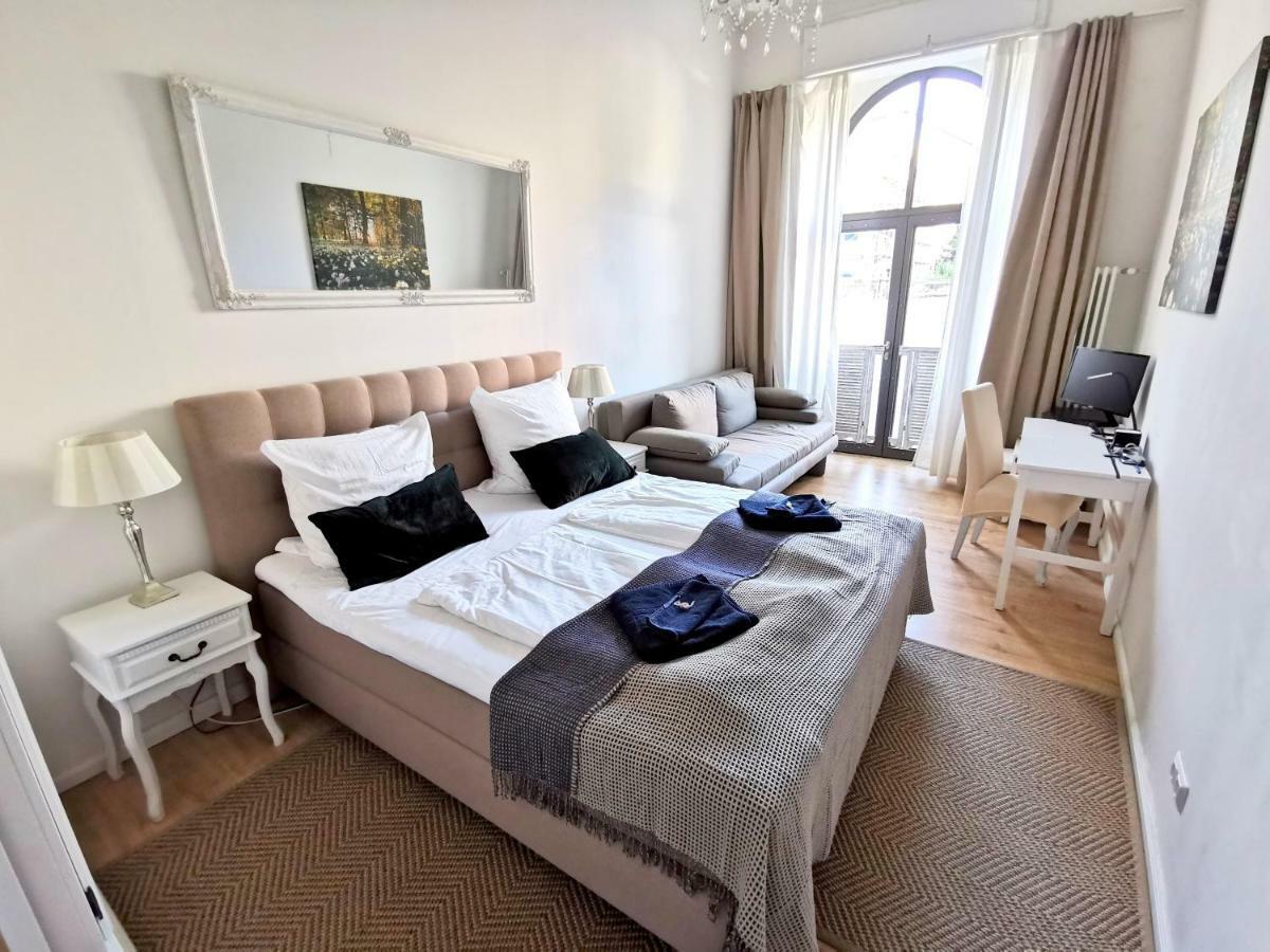 ברלין Gastein By Rockchair Apartments L Superhost Status L 2 Bedrooms Boxspringbeds 1,5 Bathrooms - Cozy Family & Business Flair Welcomes You! מראה חיצוני תמונה