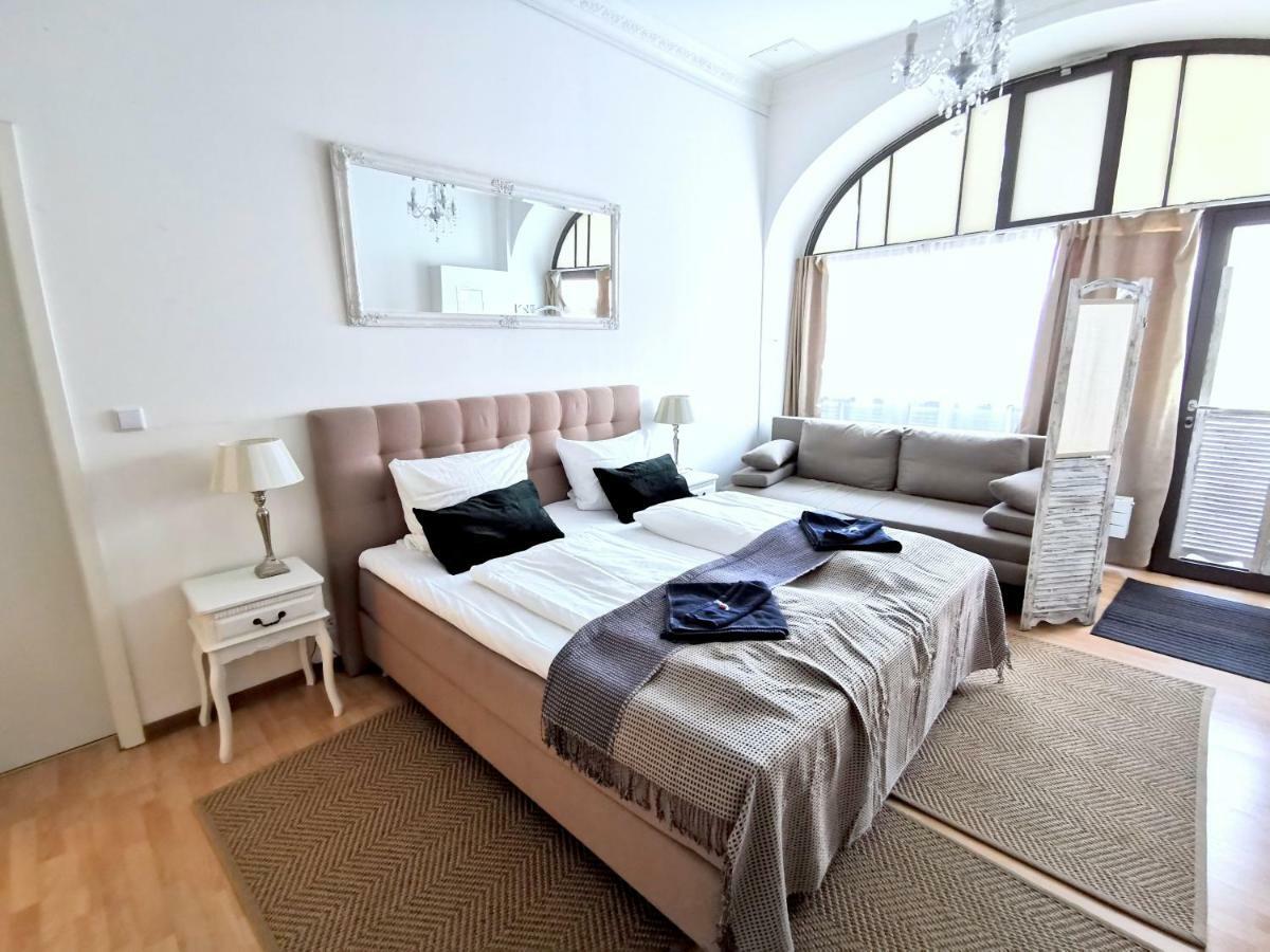 ברלין Gastein By Rockchair Apartments L Superhost Status L 2 Bedrooms Boxspringbeds 1,5 Bathrooms - Cozy Family & Business Flair Welcomes You! מראה חיצוני תמונה
