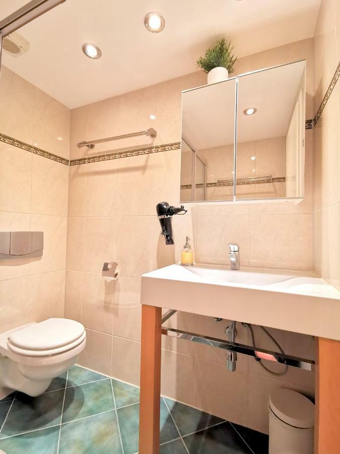 ברלין Gastein By Rockchair Apartments L Superhost Status L 2 Bedrooms Boxspringbeds 1,5 Bathrooms - Cozy Family & Business Flair Welcomes You! מראה חיצוני תמונה