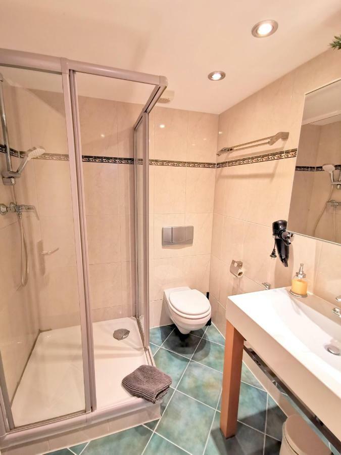 ברלין Gastein By Rockchair Apartments L Superhost Status L 2 Bedrooms Boxspringbeds 1,5 Bathrooms - Cozy Family & Business Flair Welcomes You! מראה חיצוני תמונה